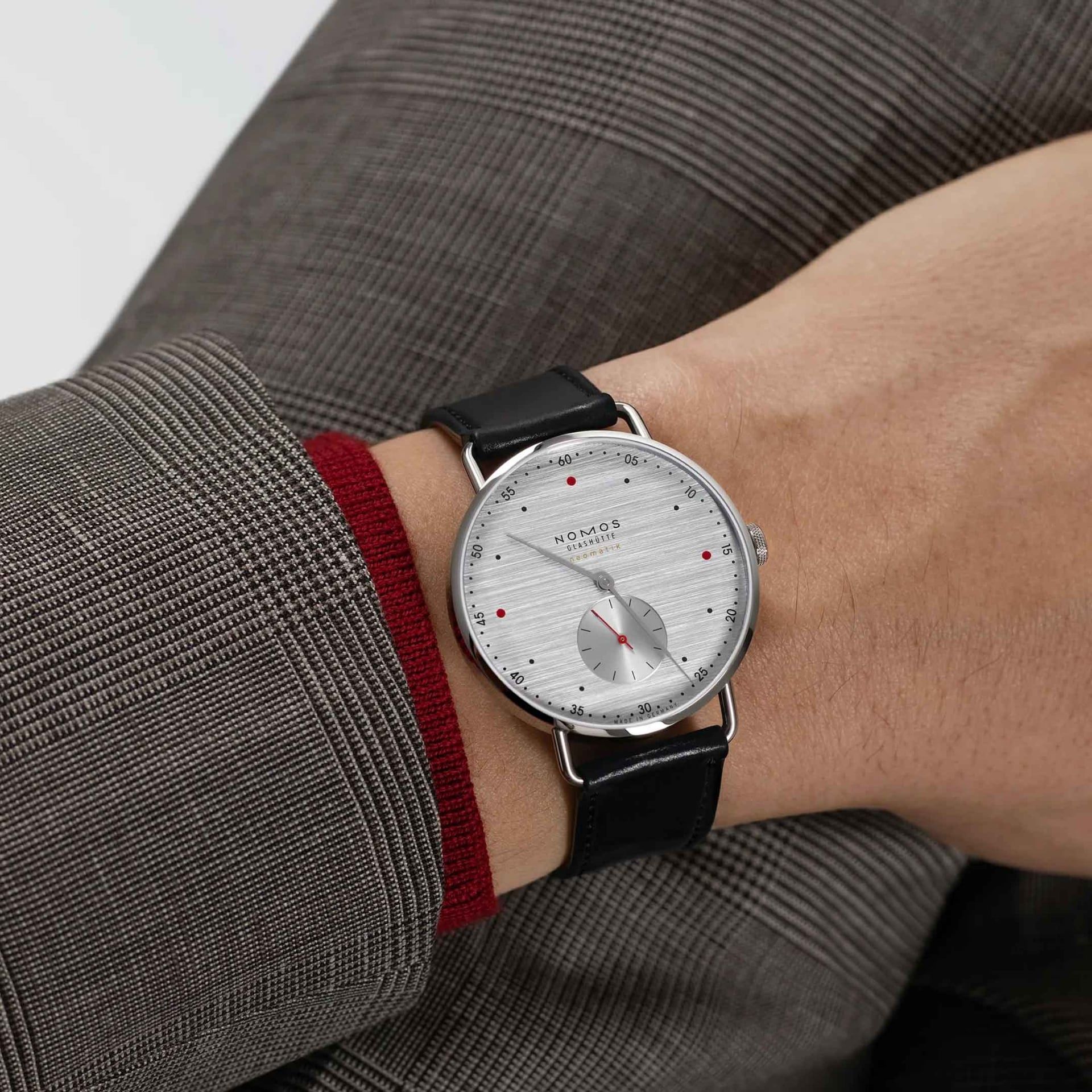NOMOS Glashütte Metro Neomatik 39 Silvercut 38.5 MM 1114