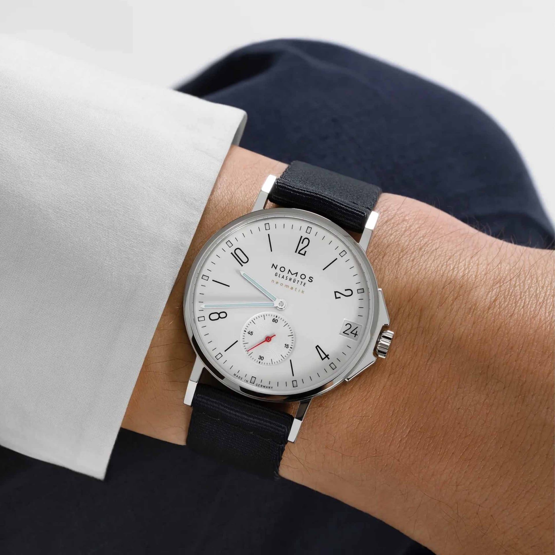 NOMOS Glashütte Ahoi Neomatik 38 Data 38,5 MM 525