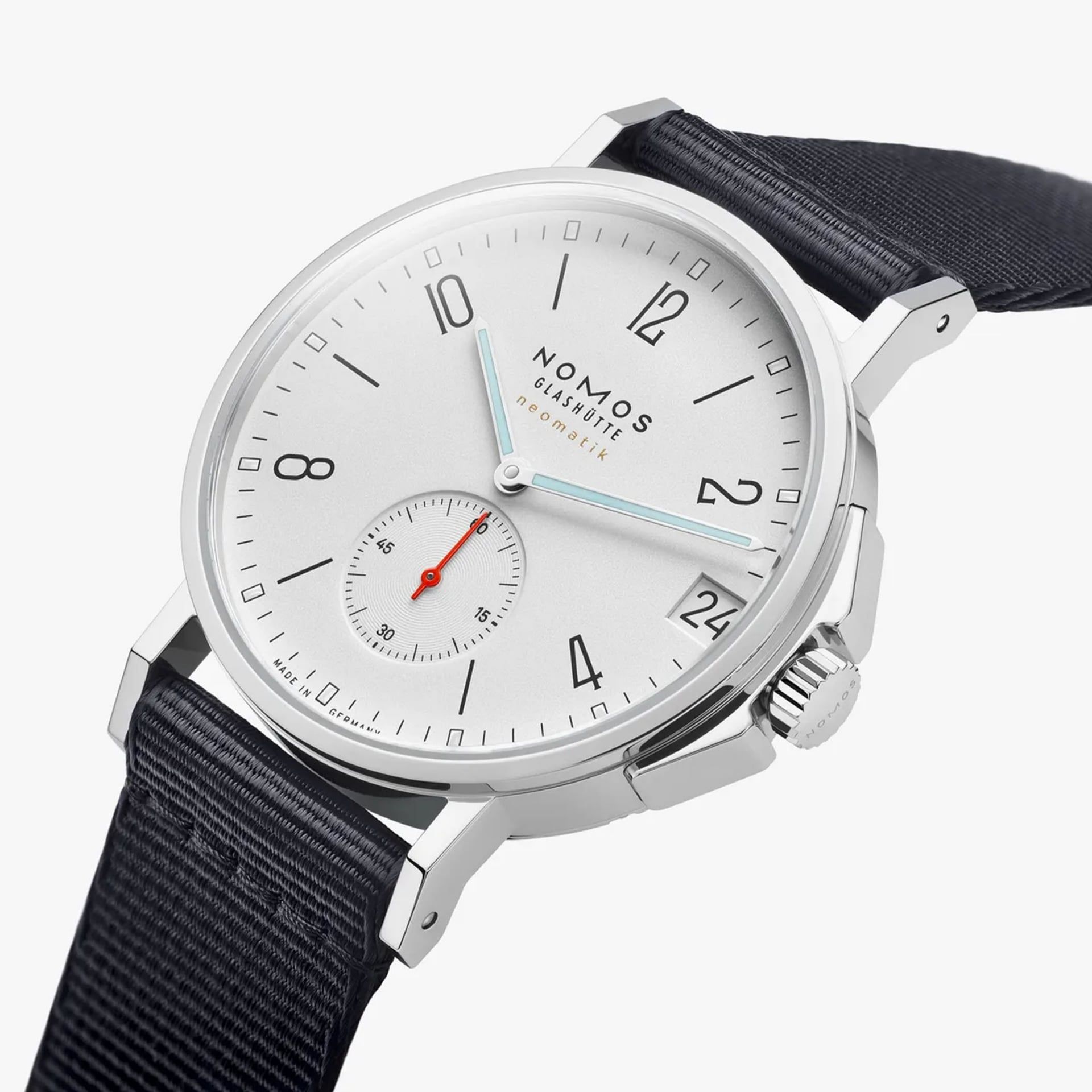 NOMOS Glashütte Ahoi Neomatik 38 Data 38,5 MM 525
