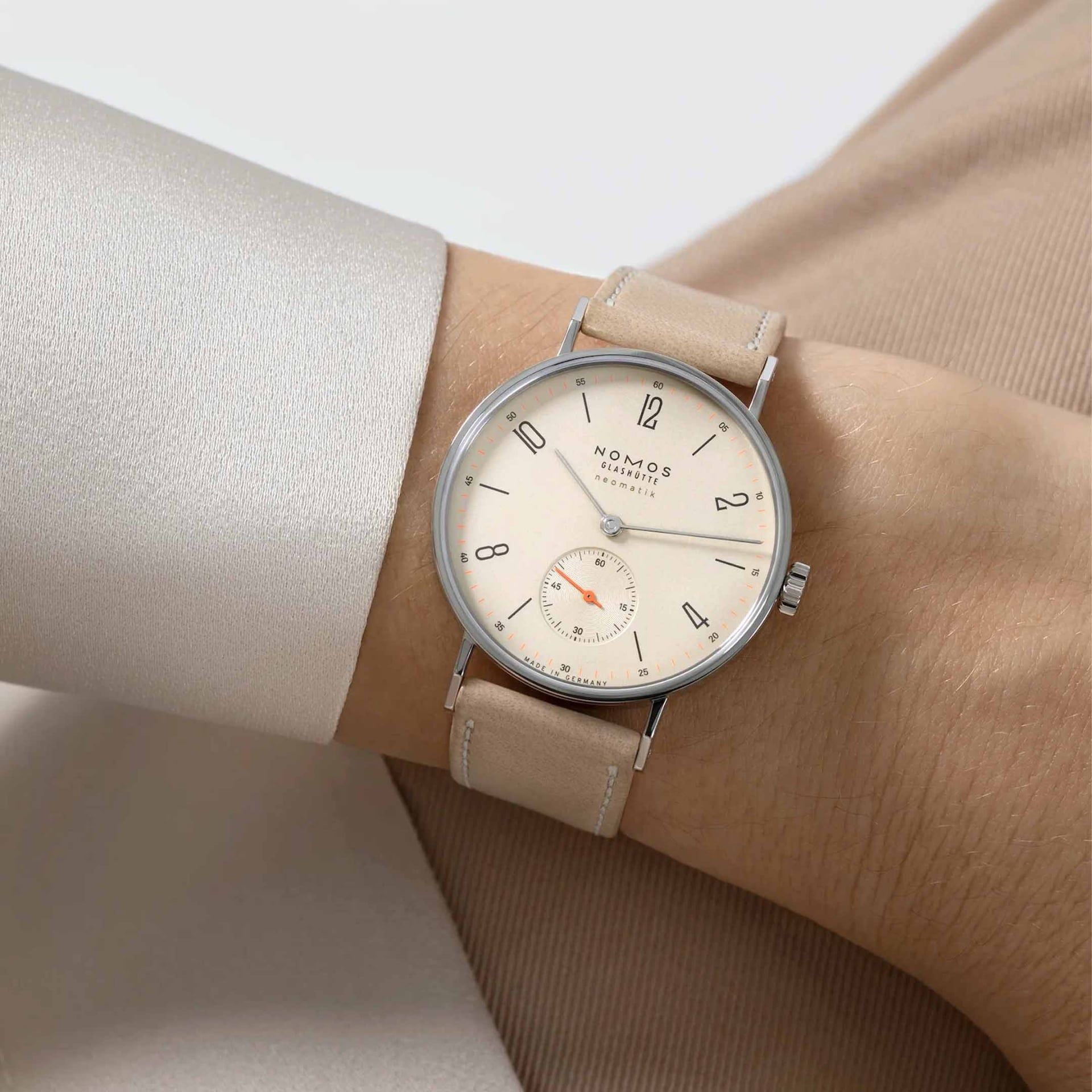 NOMOS Glashütte Tangente Neomatik Champagne 35 MM 176