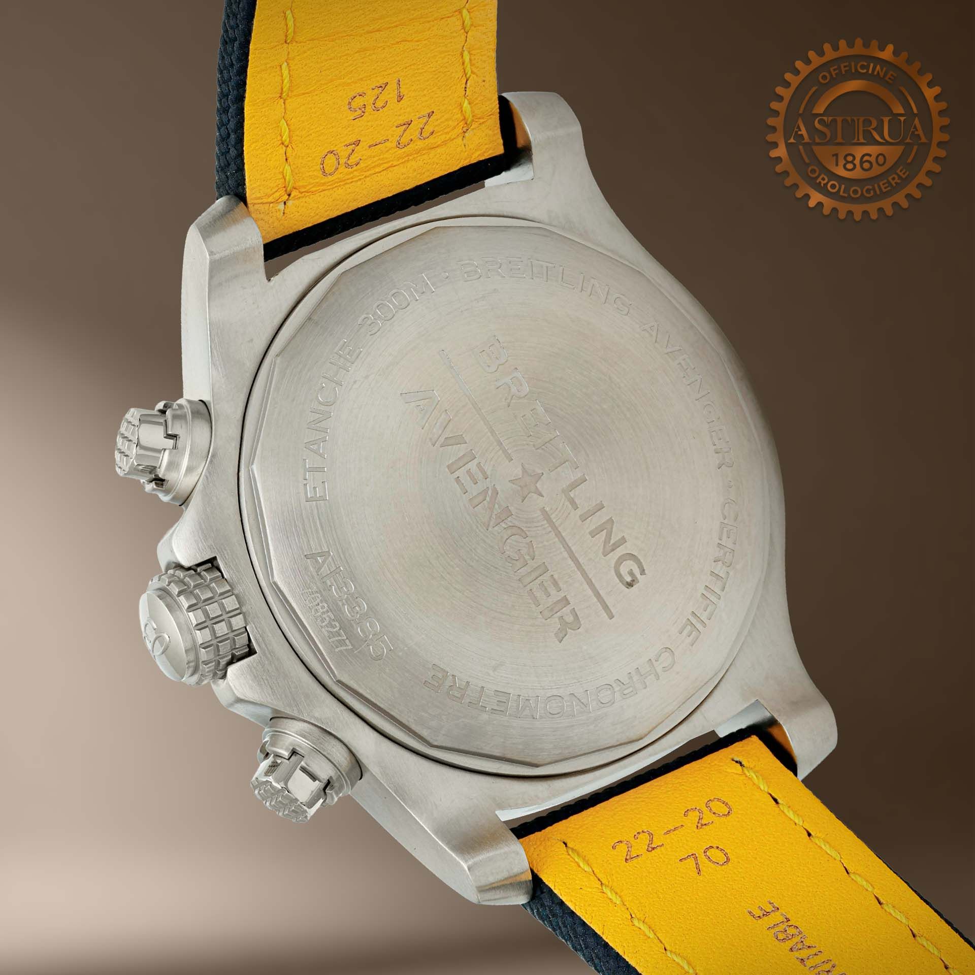 BREITLING Avenger Chronograph 43 MM A13385101C1X1