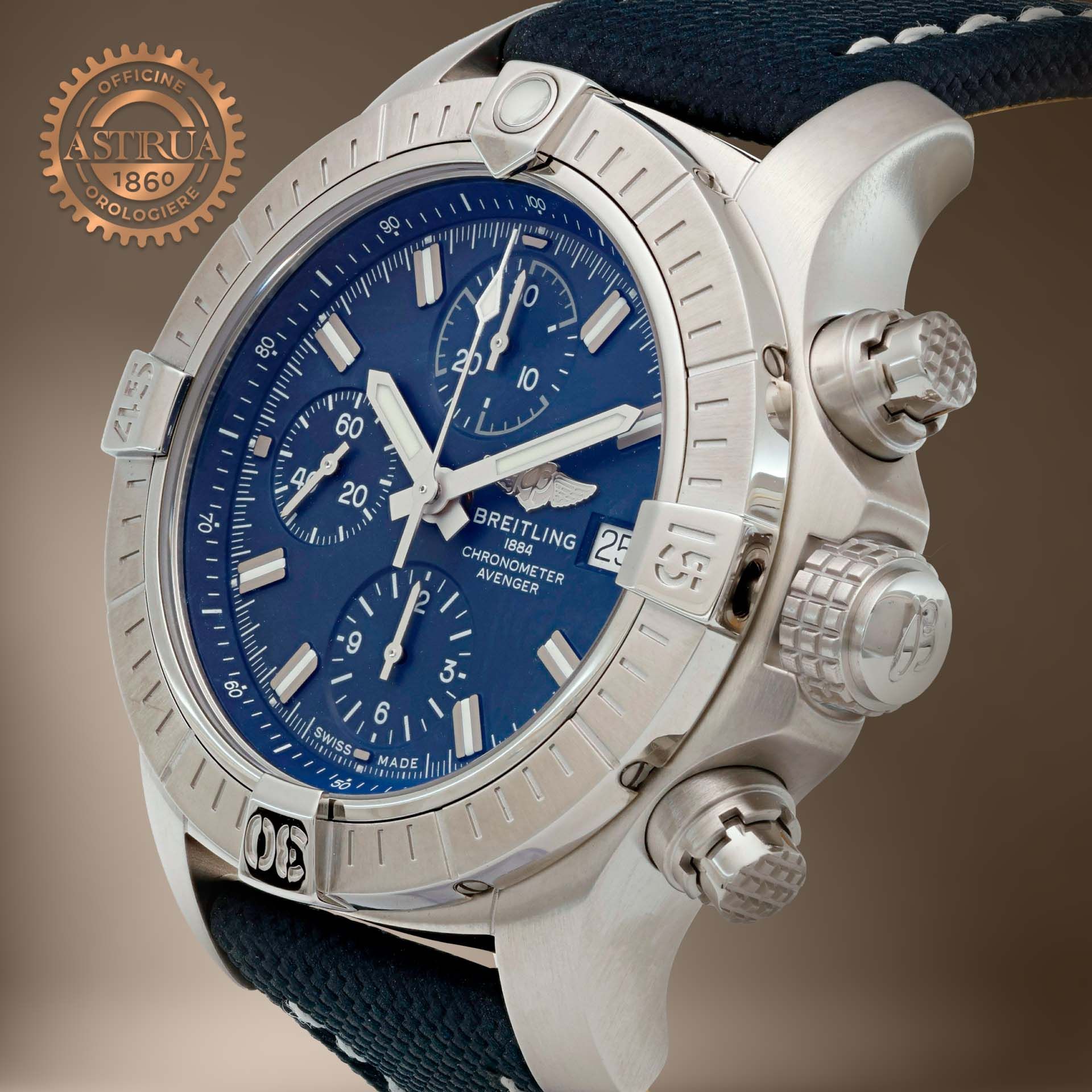 BREITLING Avenger Chronograph 43 MM A13385101C1X1