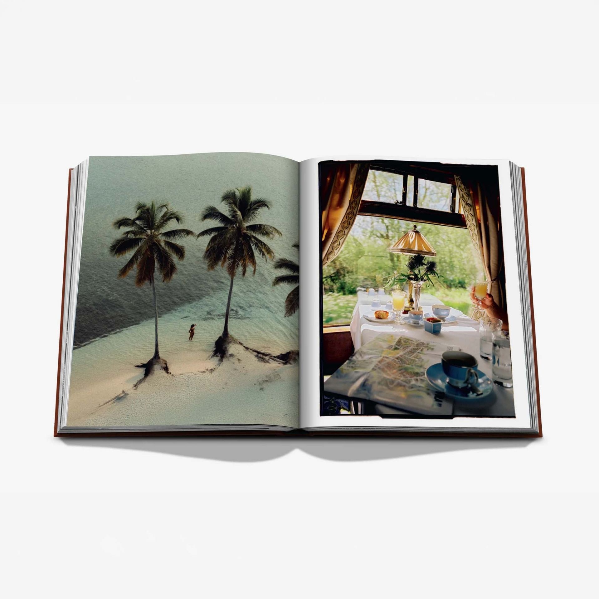 ASSOULINE Libro Voyageurs Du Monde: A Manifesto for the New Traveler 25 x 4 x H 33 CM 9781649807298
