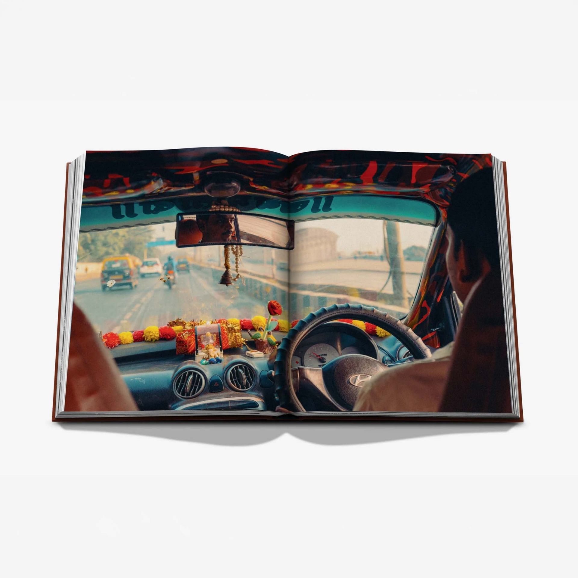 ASSOULINE Libro Voyageurs Du Monde: A Manifesto for the New Traveler 25 x 4 x H 33 CM 9781649807298