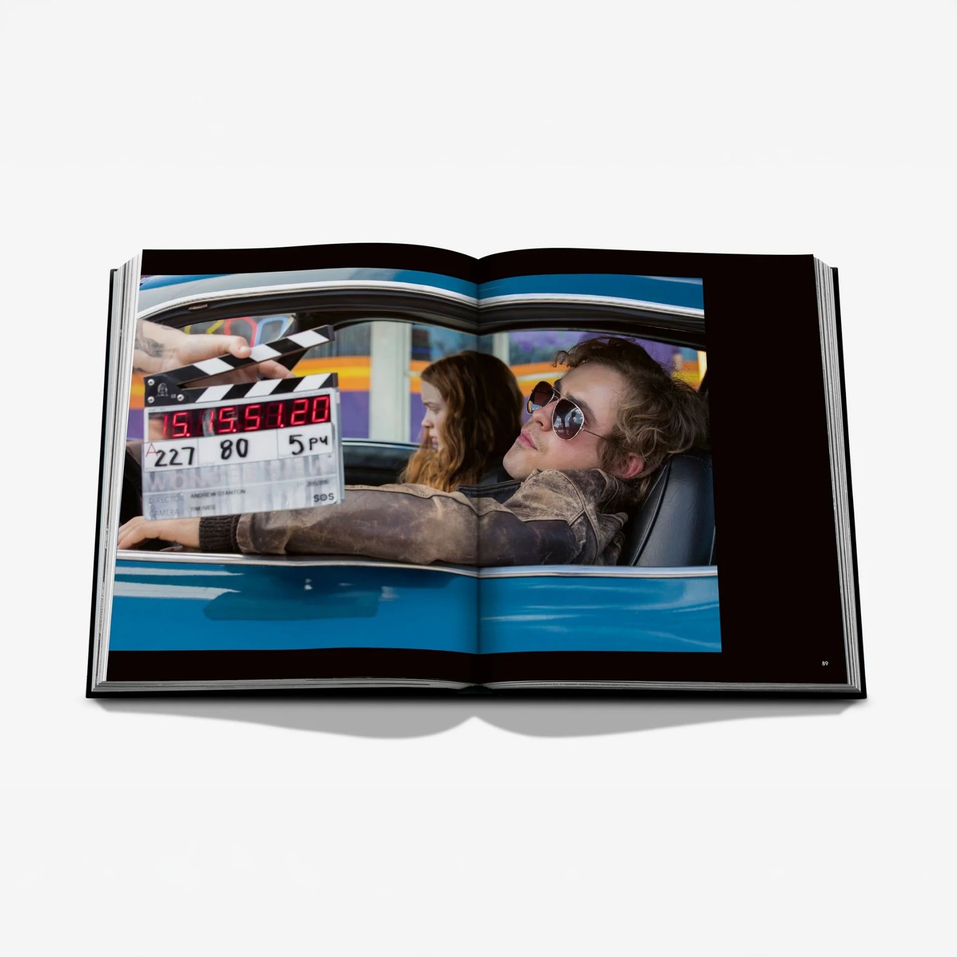 ASSOULINE Libro Stranger Things 28 x 6 x H 36 CM 9781649806406