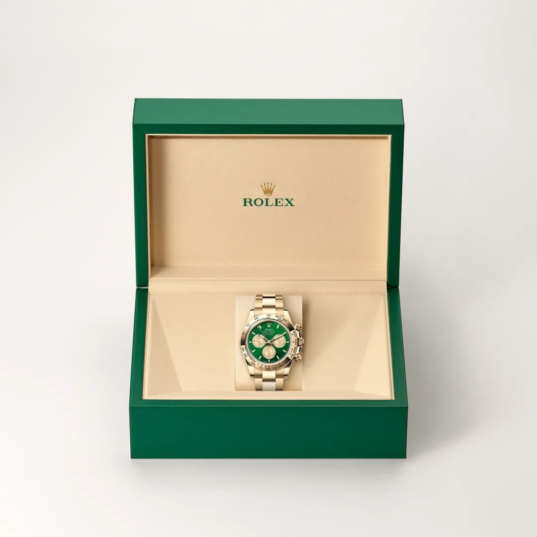 Rolex Cosmograph Daytona in Oystersteelcon “Butterfly mother-of-pearl pavé”, lunetta Domed, bracciale Oystersteel