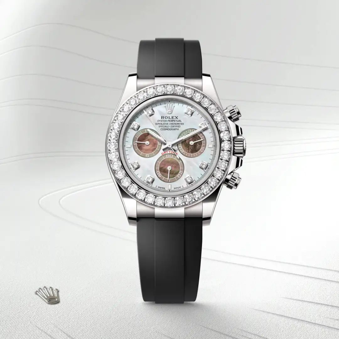 Rolex Cosmograph Daytona in Acciaio Oystersteelcon “Pavé madreperla farfalle”, lunetta Bombata, bracciale Acciaio Oystersteel