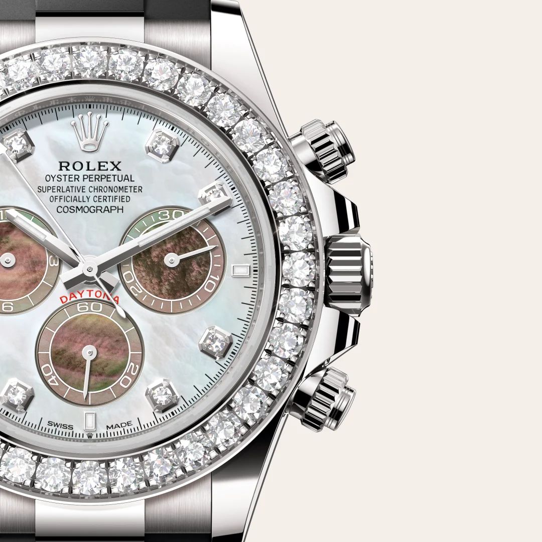 Rolex Cosmograph Daytona in Acciaio Oystersteelcon “Pavé madreperla farfalle”, lunetta Bombata, bracciale Acciaio Oystersteel