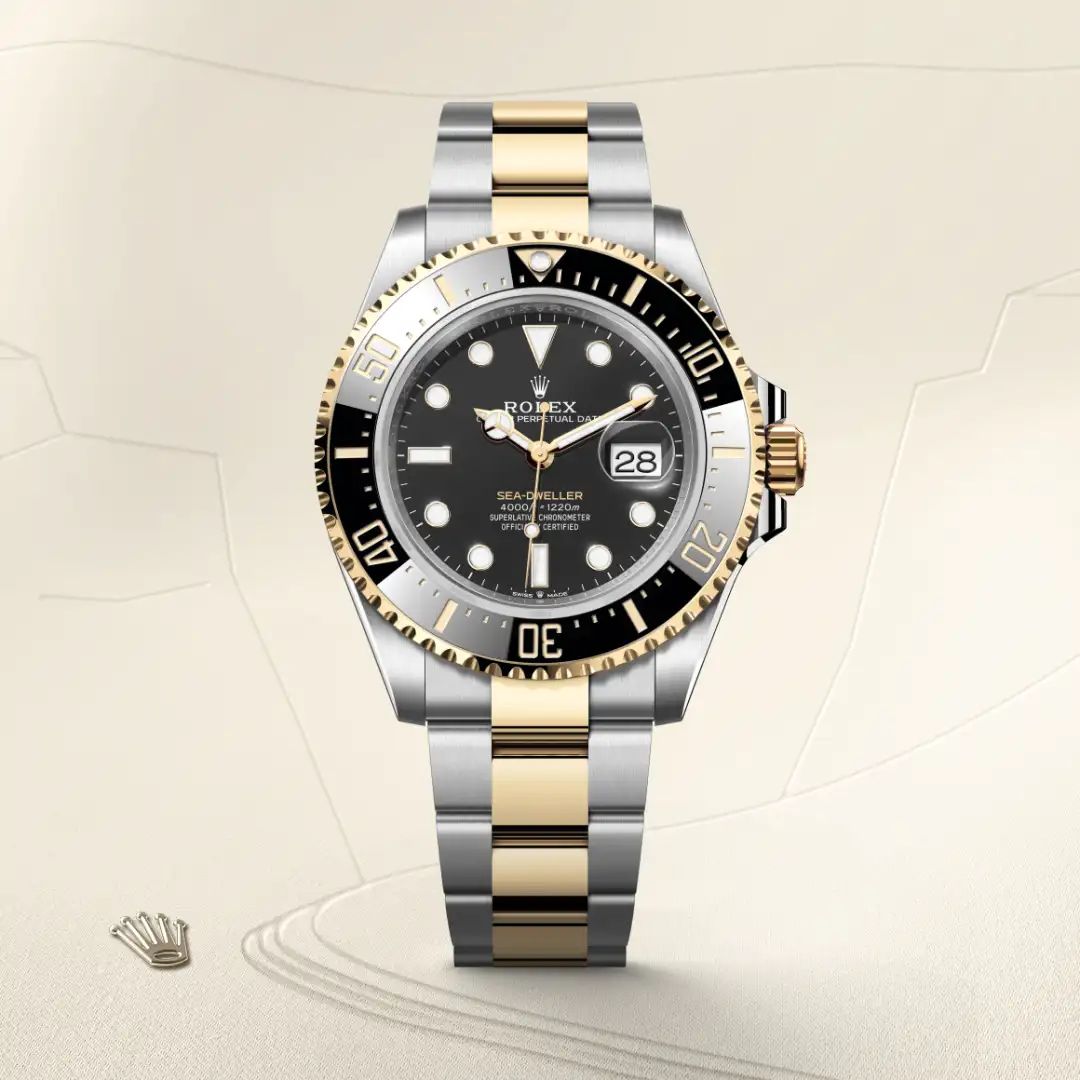 Rolex Sea-Dweller in Oystersteelcon “Butterfly mother-of-pearl pavé”, lunetta Domed, bracciale Oystersteel
