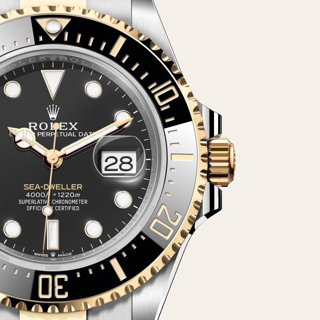 Rolex Sea-Dweller in Oystersteelcon “Butterfly mother-of-pearl pavé”, lunetta Domed, bracciale Oystersteel