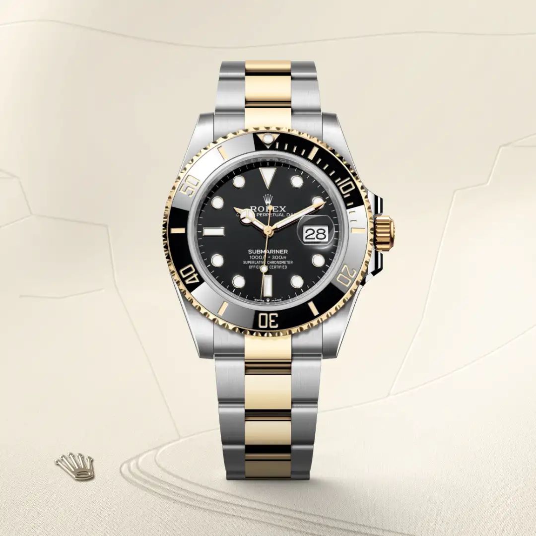 Rolex Submariner Date in Oystersteelcon “Butterfly mother-of-pearl pavé”, lunetta Domed, bracciale Oystersteel