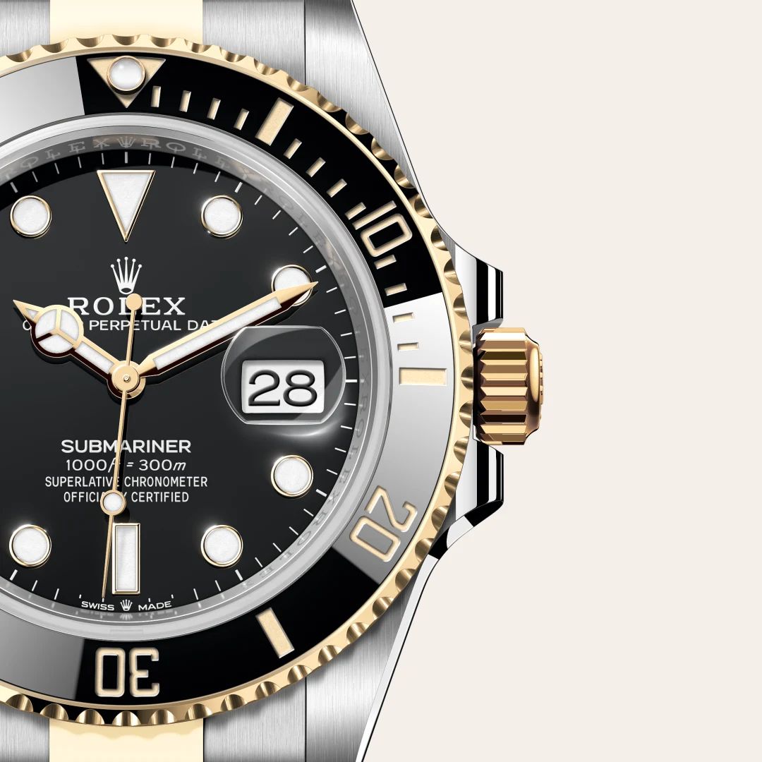 Rolex Submariner Date in Oystersteelcon “Butterfly mother-of-pearl pavé”, lunetta Domed, bracciale Oystersteel