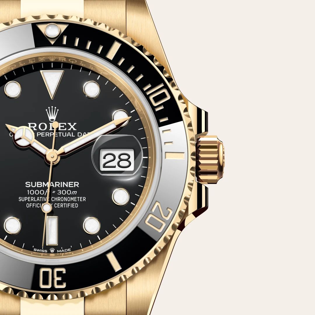Rolex Submariner Date in Oystersteelcon “Butterfly mother-of-pearl pavé”, lunetta Domed, bracciale Oystersteel