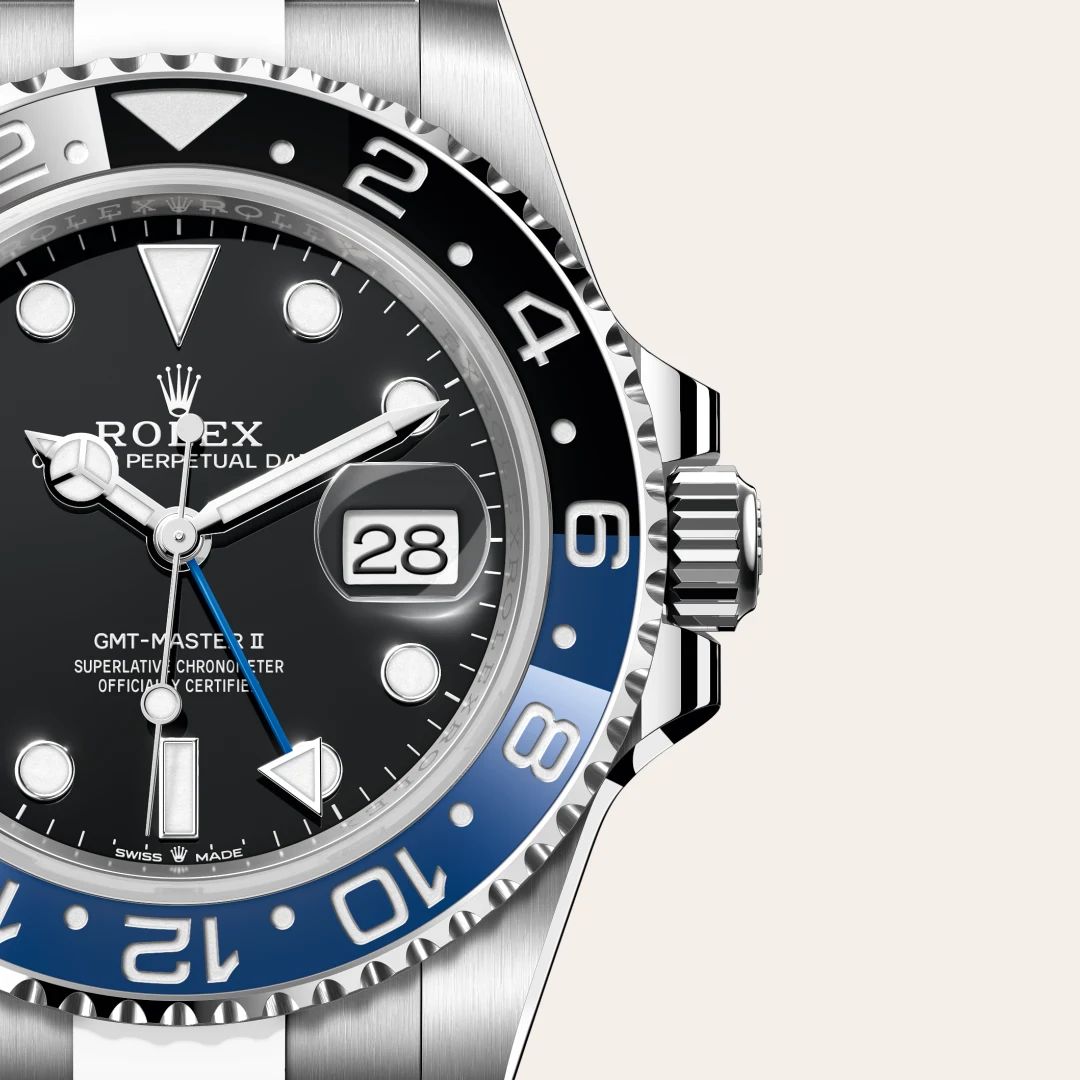 Rolex GMT-Master II in Oystersteelcon “Butterfly mother-of-pearl pavé”, lunetta Domed, bracciale Oystersteel