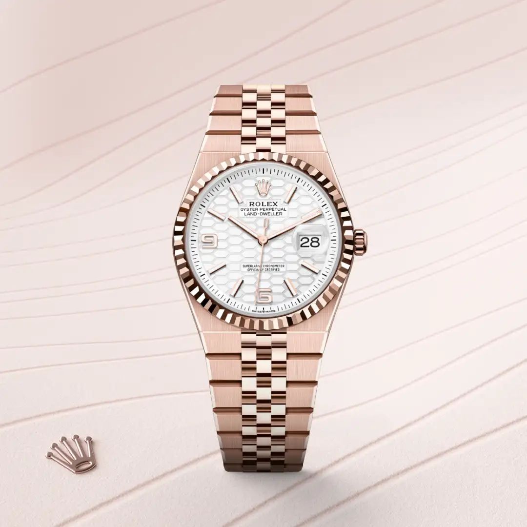 Rolex Land-Dweller 36 in Oystersteelcon “Butterfly mother-of-pearl pavé”, lunetta Domed, bracciale Oystersteel