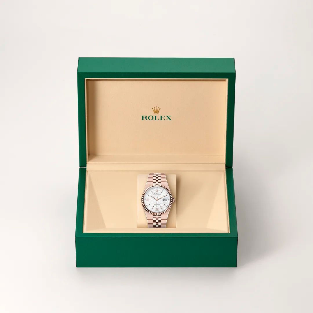 Rolex Land-Dweller 36 in Oystersteelcon “Butterfly mother-of-pearl pavé”, lunetta Domed, bracciale Oystersteel