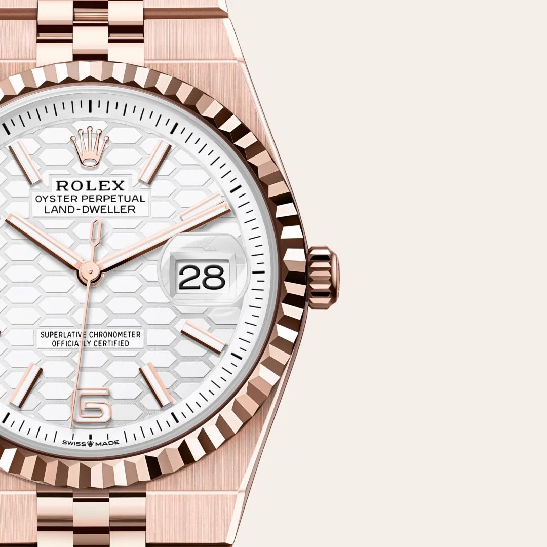Rolex Land-Dweller 36 in Oystersteelcon “Butterfly mother-of-pearl pavé”, lunetta Domed, bracciale Oystersteel