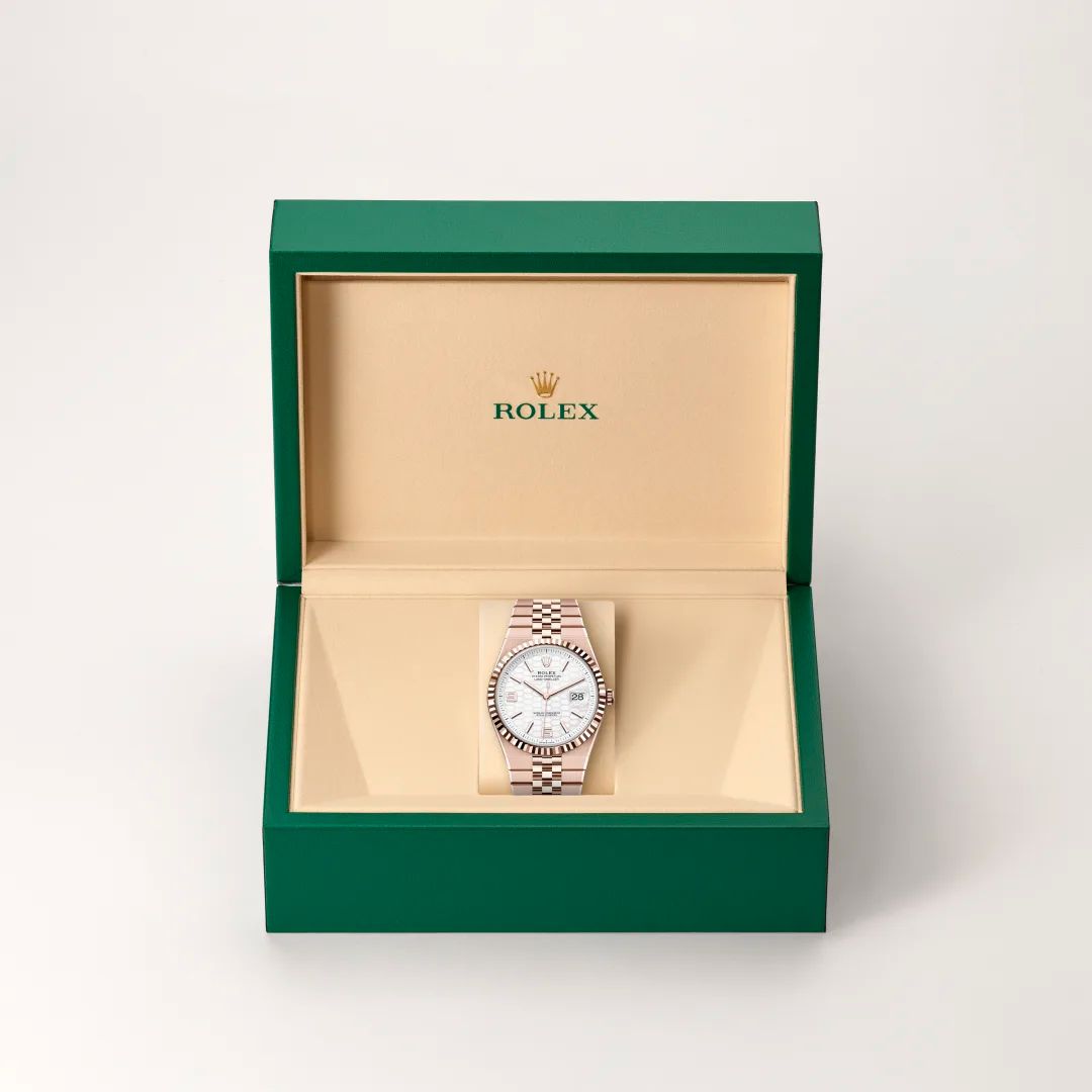 Rolex Land-Dweller 40 in Oystersteelcon “Butterfly mother-of-pearl pavé”, lunetta Domed, bracciale Oystersteel