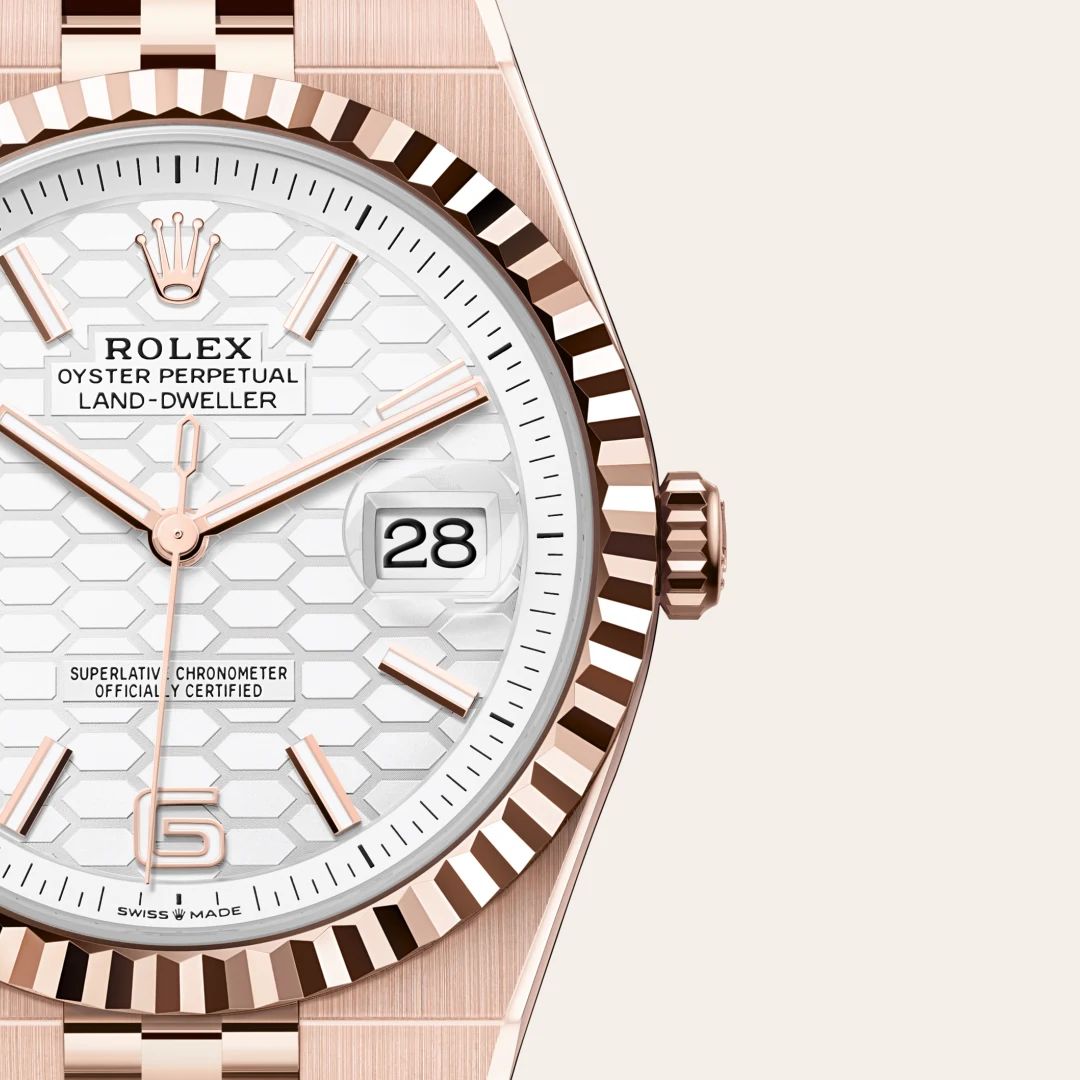 Rolex Land-Dweller 40 in Oystersteelcon “Butterfly mother-of-pearl pavé”, lunetta Domed, bracciale Oystersteel