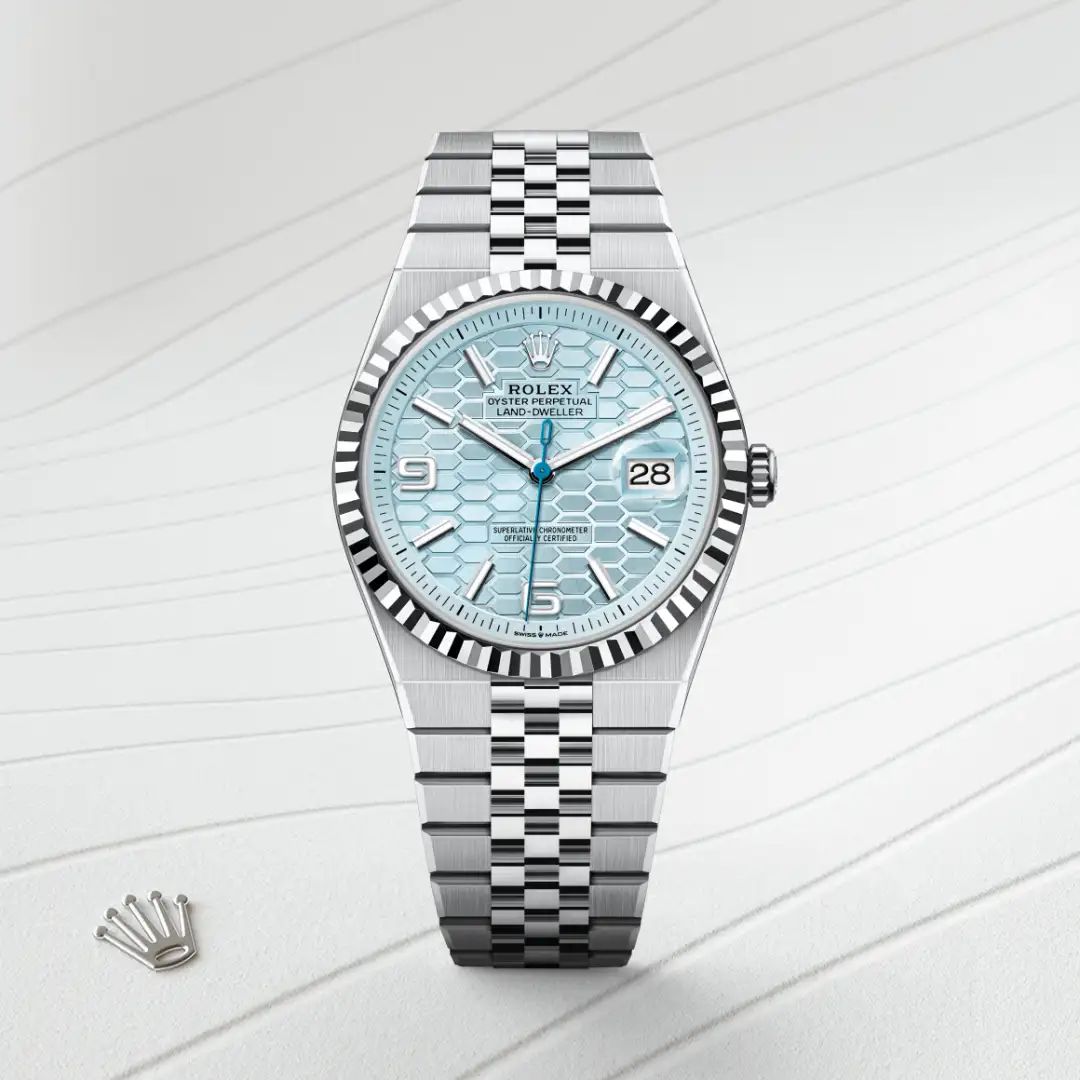 Rolex Land-Dweller 40 in Oystersteelcon “Butterfly mother-of-pearl pavé”, lunetta Domed, bracciale Oystersteel