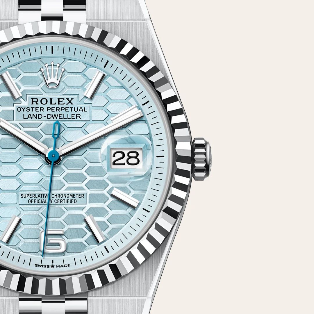 Rolex Land-Dweller 40 in Oystersteelcon “Butterfly mother-of-pearl pavé”, lunetta Domed, bracciale Oystersteel