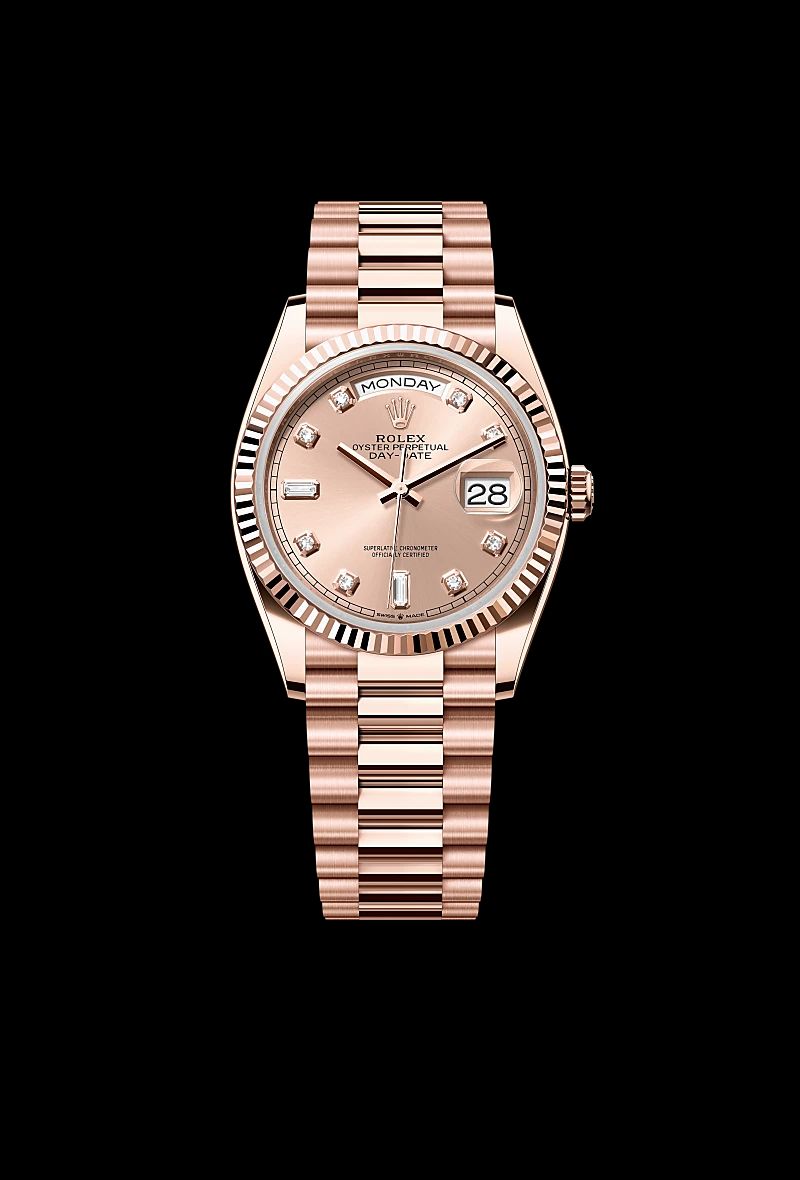 Rolex Day-Date 36 in Oystersteelcon “Butterfly mother-of-pearl pavé”, lunetta Domed, bracciale Oystersteel