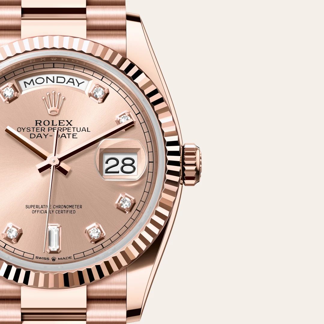 Rolex Day-Date 36 in Oystersteelcon “Butterfly mother-of-pearl pavé”, lunetta Domed, bracciale Oystersteel