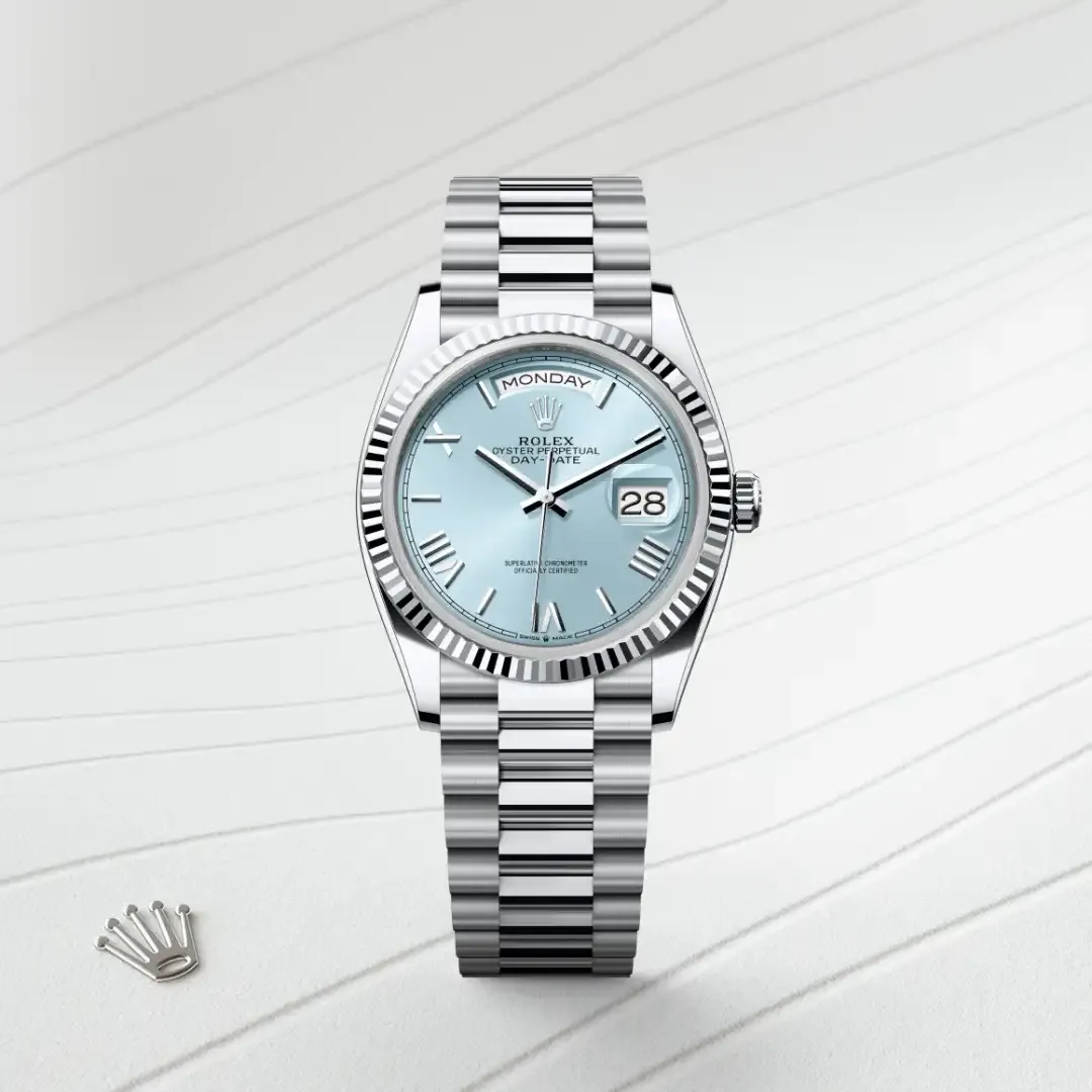 Rolex Day-Date 36 in Oystersteelcon “Butterfly mother-of-pearl pavé”, lunetta Domed, bracciale Oystersteel
