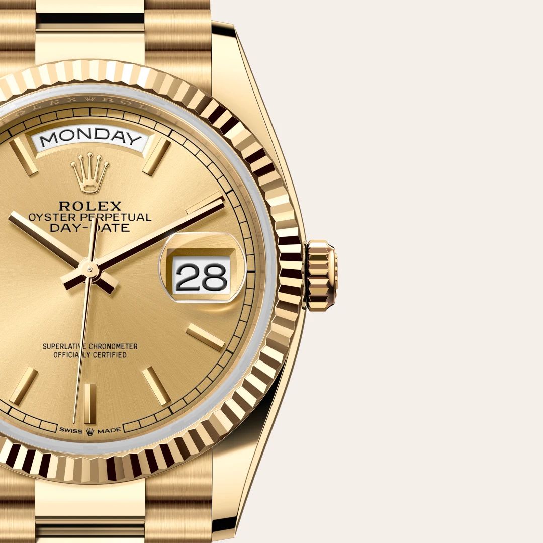 Rolex Day-Date 36 in Oystersteelcon “Butterfly mother-of-pearl pavé”, lunetta Domed, bracciale Oystersteel