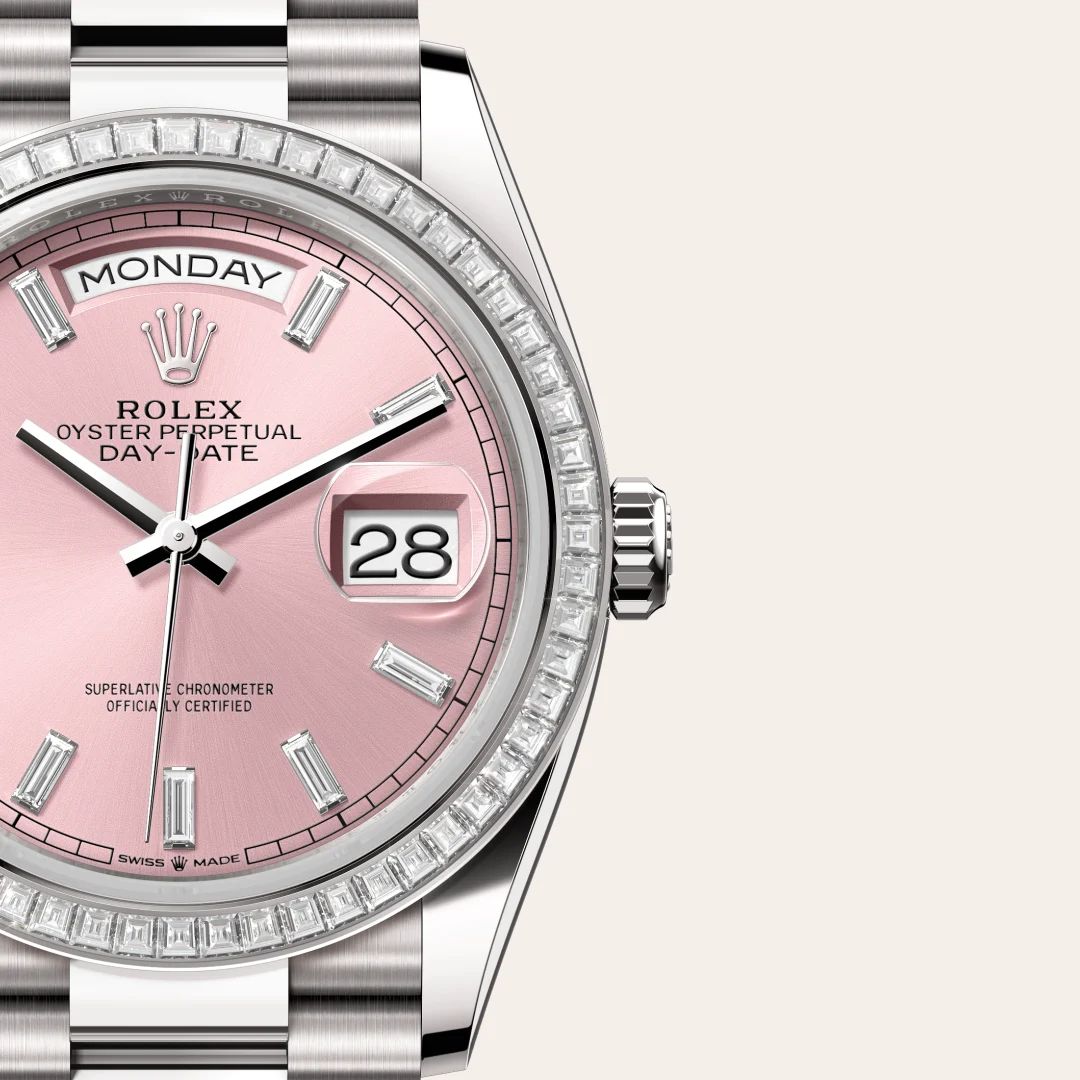 Rolex Day-Date 36 in Oystersteelcon “Butterfly mother-of-pearl pavé”, lunetta Domed, bracciale Oystersteel