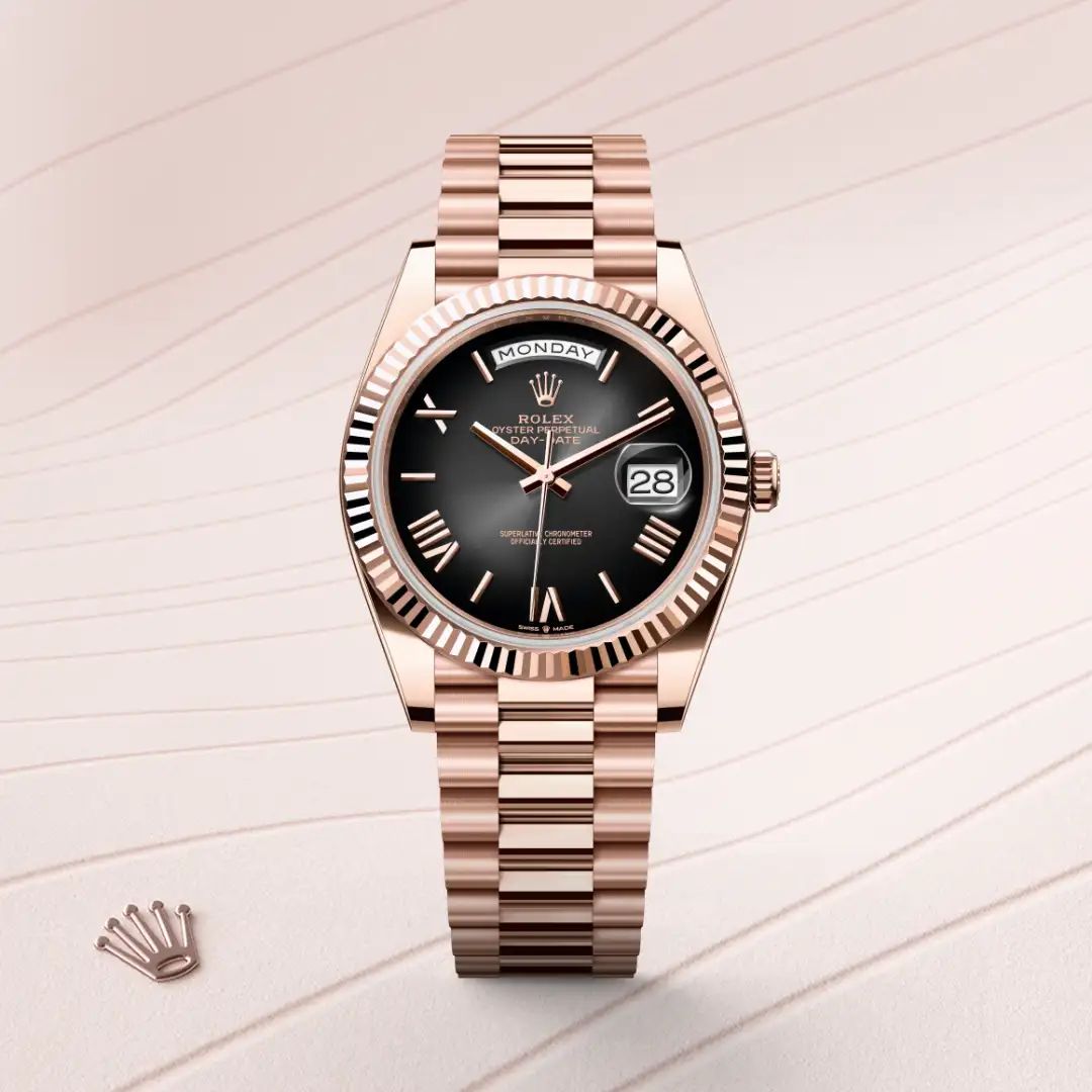 Rolex Day-Date 40 in Oystersteelcon “Butterfly mother-of-pearl pavé”, lunetta Domed, bracciale Oystersteel