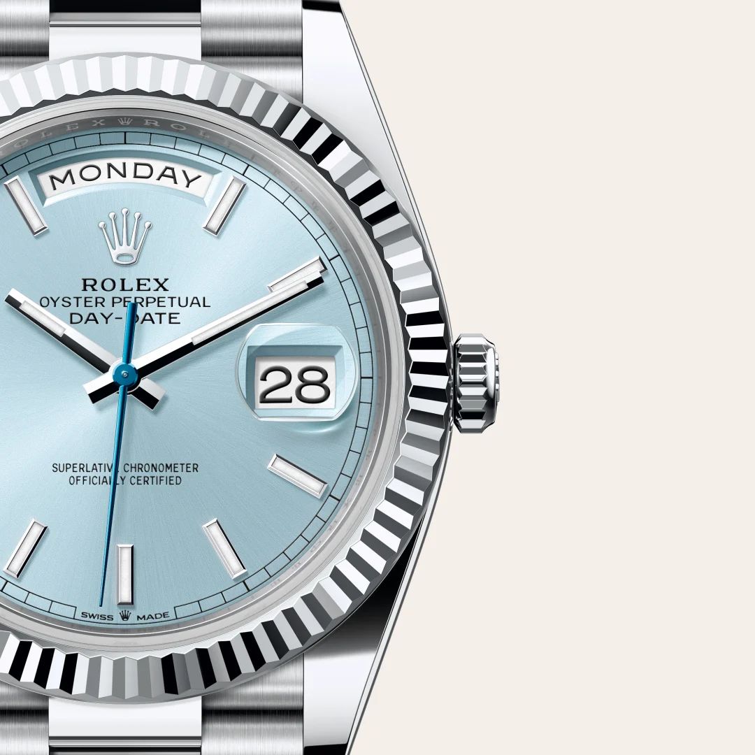 Rolex Day-Date 40 in Acciaio Oystersteelcon “Pavé madreperla farfalle”, lunetta Bombata, bracciale Acciaio Oystersteel