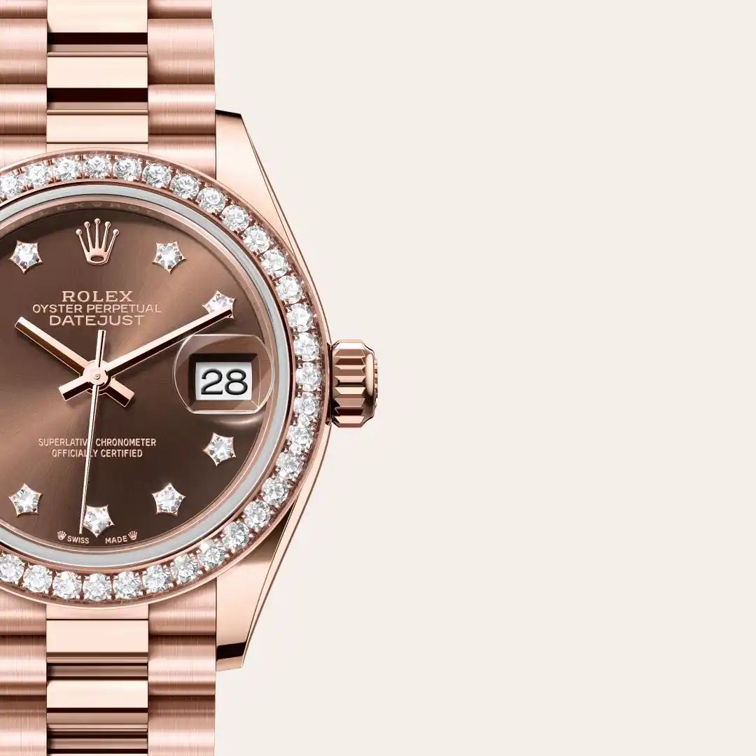 Rolex Lady-Datejust in Acciaio Oystersteelcon “Pavé madreperla farfalle”, lunetta Bombata, bracciale Acciaio Oystersteel
