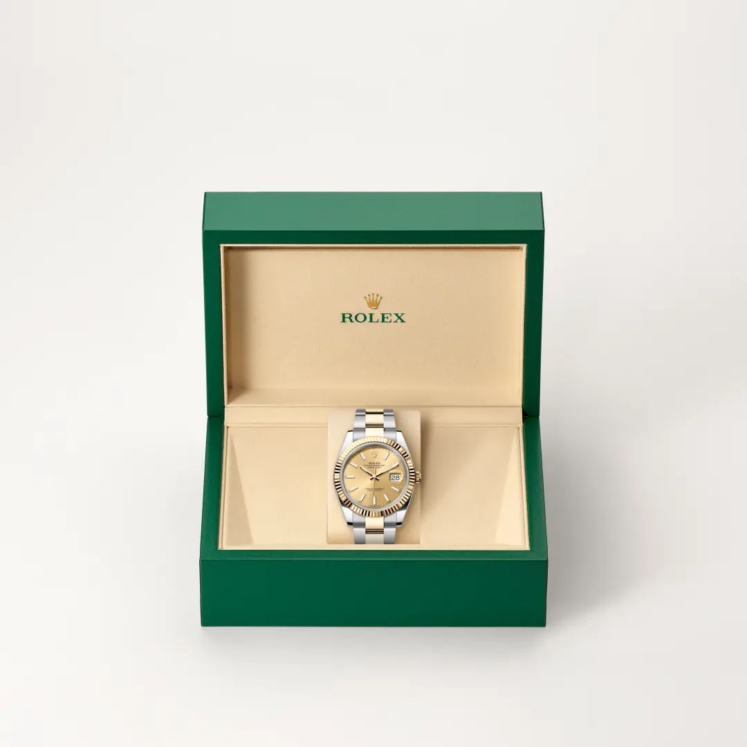 Rolex Datejust 41 in Oystersteelcon “Butterfly mother-of-pearl pavé”, lunetta Domed, bracciale Oystersteel