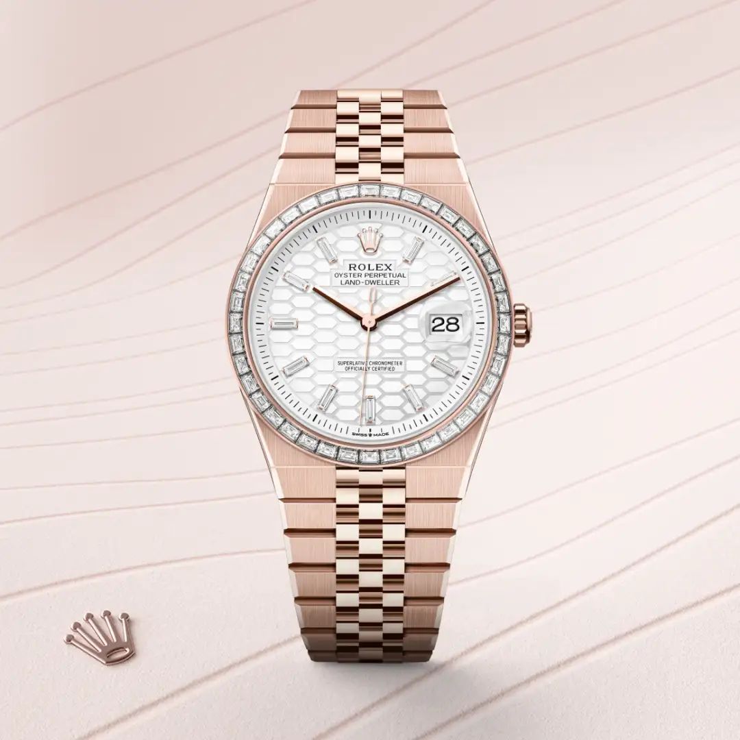 Rolex Land-Dweller 40 in Oystersteelcon “Butterfly mother-of-pearl pavé”, lunetta Domed, bracciale Oystersteel