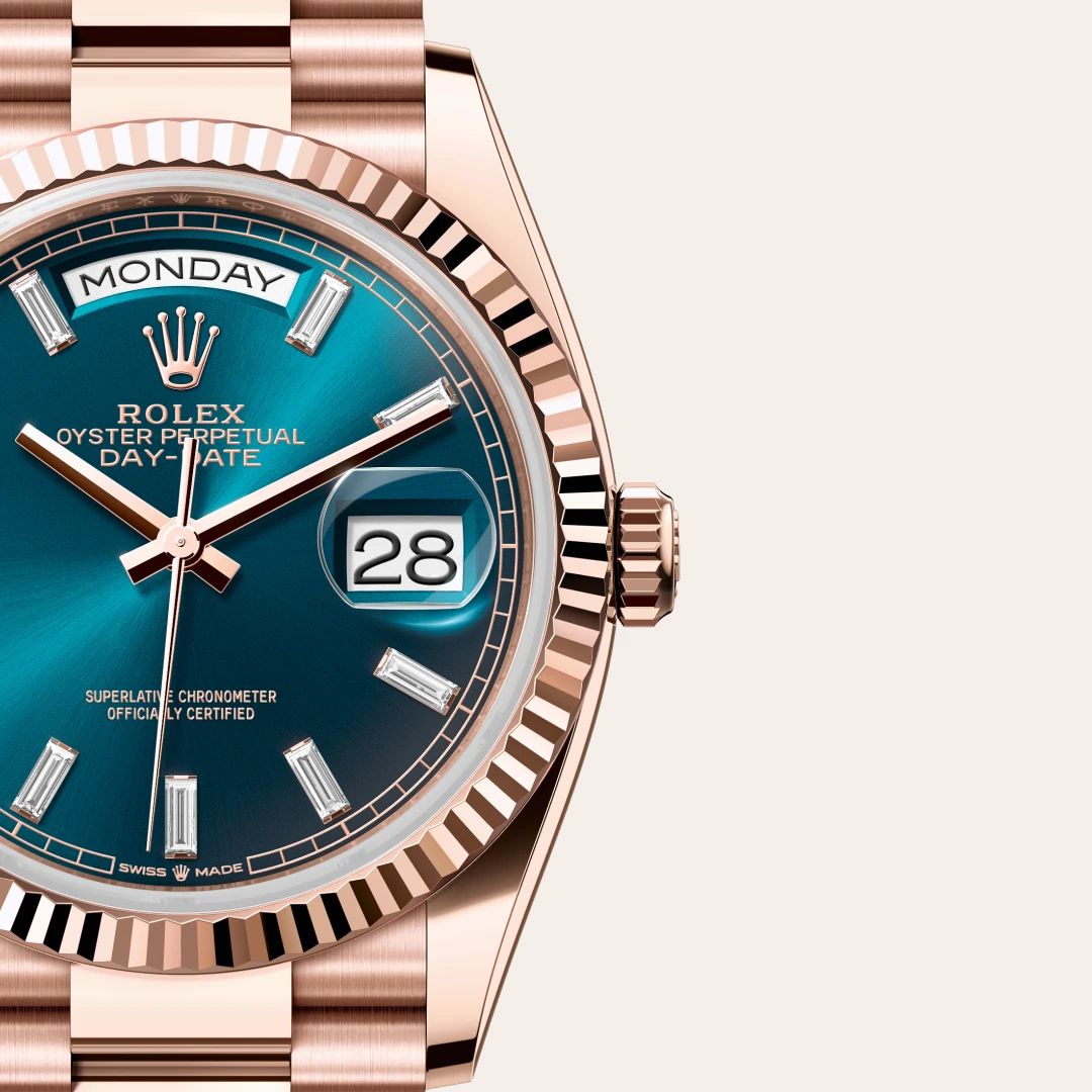 Rolex Day-Date 36 in Oystersteelcon “Butterfly mother-of-pearl pavé”, lunetta Domed, bracciale Oystersteel