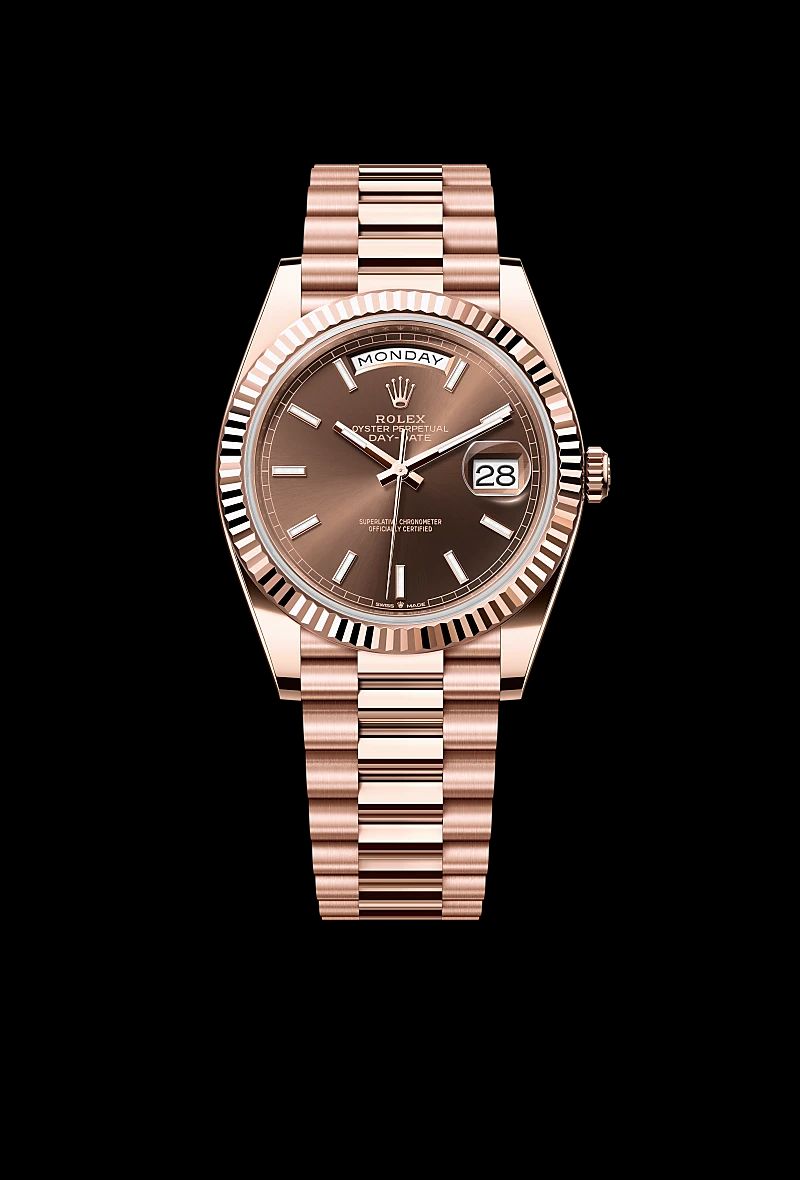 Rolex Day-Date 40 in Oystersteelcon “Butterfly mother-of-pearl pavé”, lunetta Domed, bracciale Oystersteel