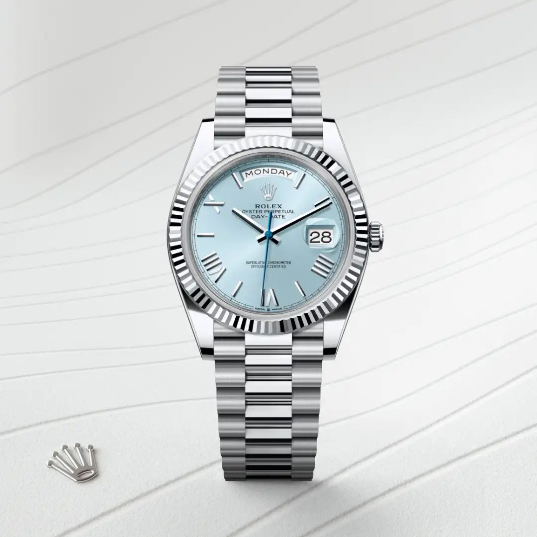 Rolex Day-Date 40 in Oystersteelcon “Butterfly mother-of-pearl pavé”, lunetta Domed, bracciale Oystersteel