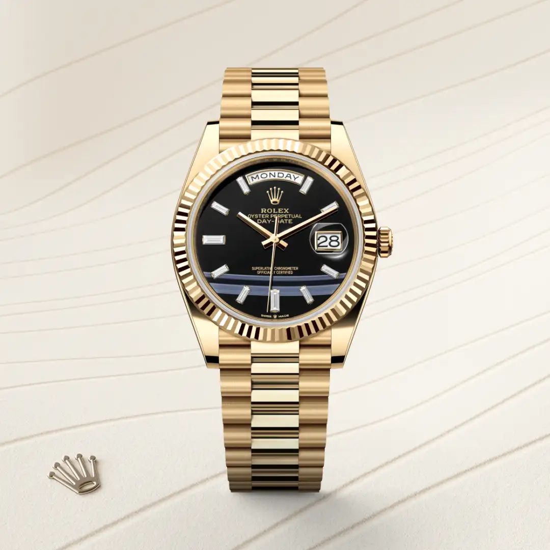 Rolex Day-Date 40 in Oystersteelcon “Butterfly mother-of-pearl pavé”, lunetta Domed, bracciale Oystersteel