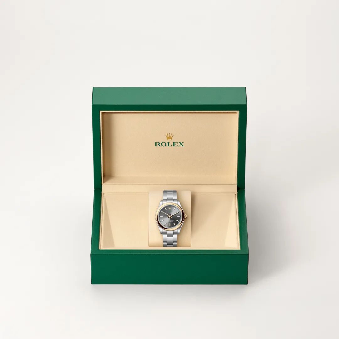Rolex Oyster Perpetual 31 in Acciaio Oystersteelcon “Pavé madreperla farfalle”, lunetta Bombata, bracciale Acciaio Oystersteel