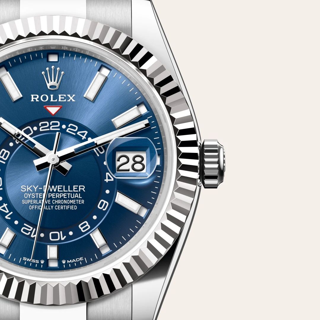 Rolex Sky-Dweller in Acciaio Oystersteelcon “Pavé madreperla farfalle”, lunetta Bombata, bracciale Acciaio Oystersteel